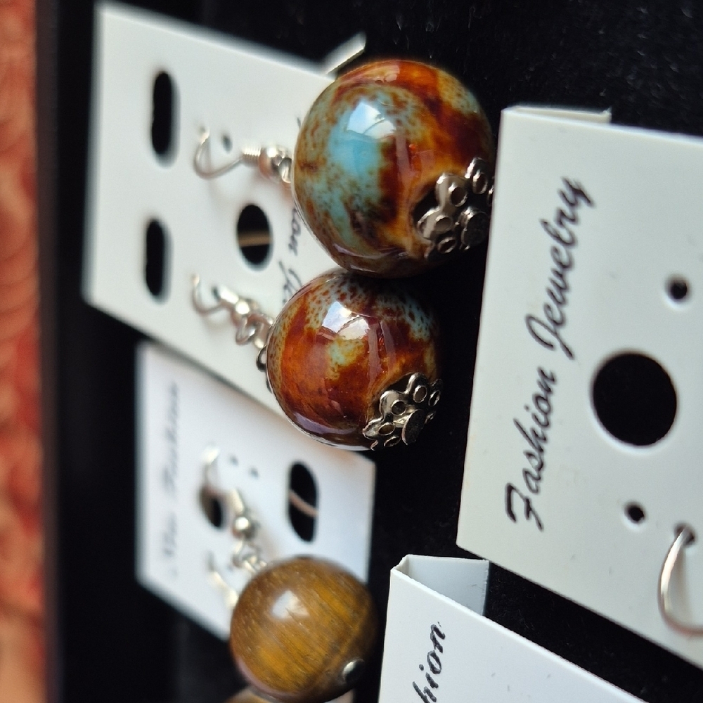 Bundle of 10 Multicolor Pierced Earrings With 10 Organza Gift Bags (J22) - Picture 2 of 7